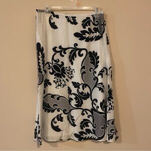 Peter Nygard 100% Silk White Lined Midi Skirt w/Black Damask Pattern Size 8‎